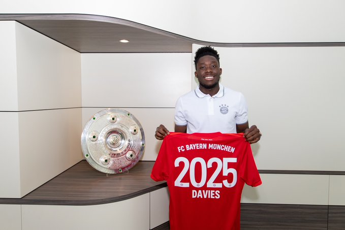Alphonso Davies extends Bayern Munich contract