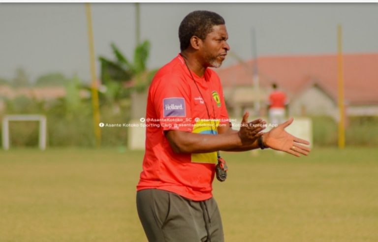 Maxwell Konadu congratulates Kwame Kyei, other board members