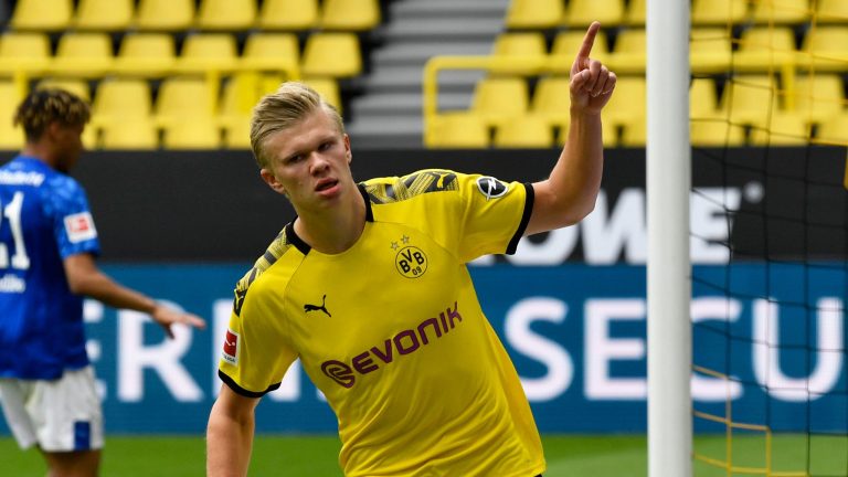 Dortmund thrash Schalke on Bundesliga return