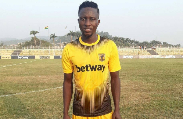 Asante Kotoko complete signing of  central defender   Mubarik Yussif