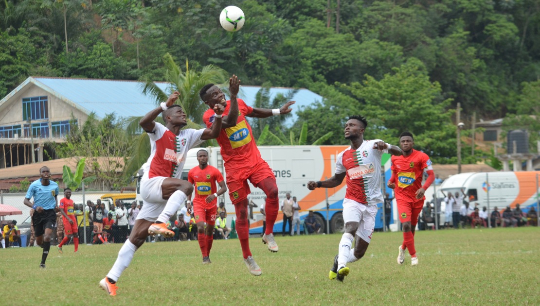 Asante_Kotoko_vs_Karela_United_in_action.JPG