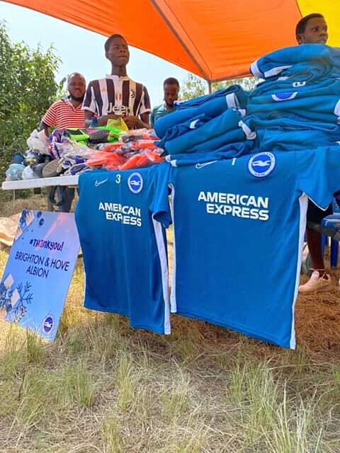 Brighton youngster Tariq Lamptey donates football kits and food items to a village in Ghana   (+PHOTOS) 