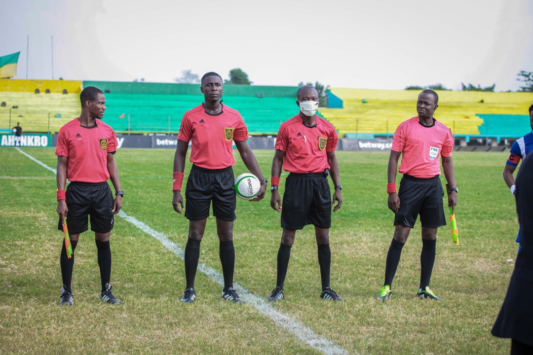 referees