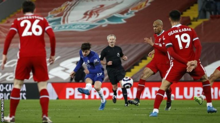 Liverpool suffer fifth successive home defeat as Mount gives Chelsea big win at Anfield