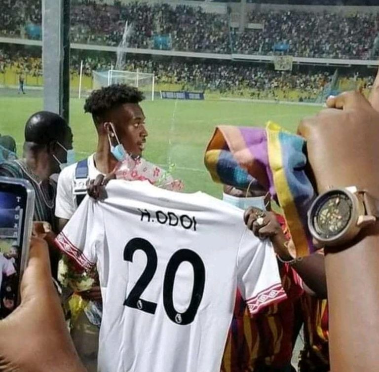 Chelsea star Callum Hudson-Odoi  presented with customized Hearts of Oak shirt