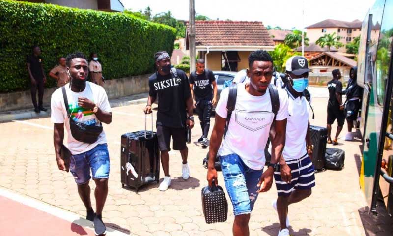 Black-Stars-arrive-Cape-Coast