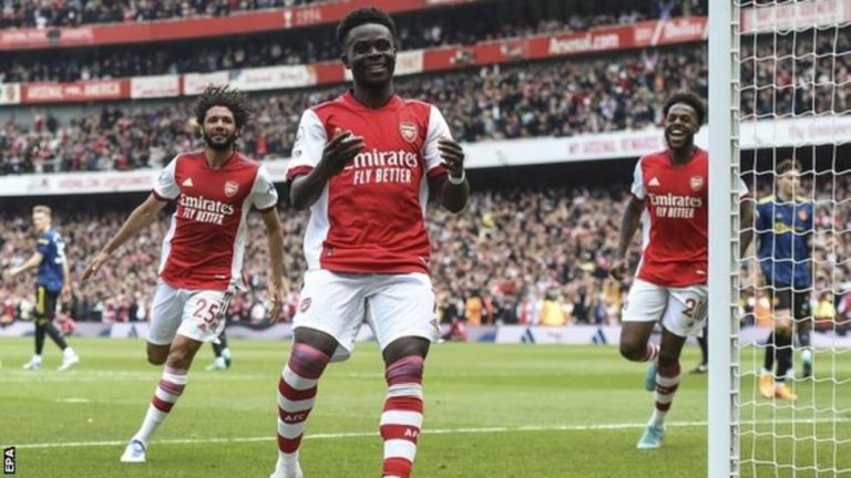 Arsenal beat Man United to boost top-four ambitions