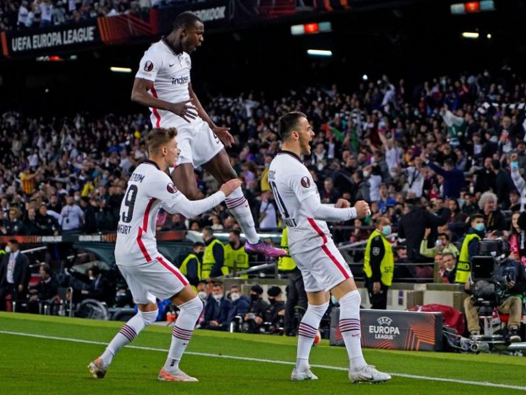 Europa League: Frankfurt stun Barcelona at Camp Nou to set up semi-final tie with West Ham