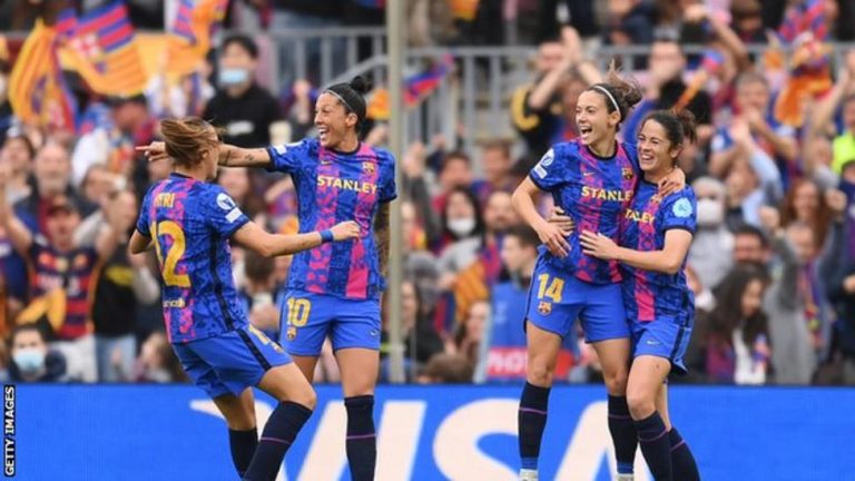Barcelona demolish Wolfsburg in front of record crowd