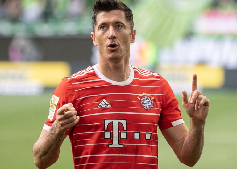 Barcelona agree deal to sign Robert Lewandowski from Bayern Munich