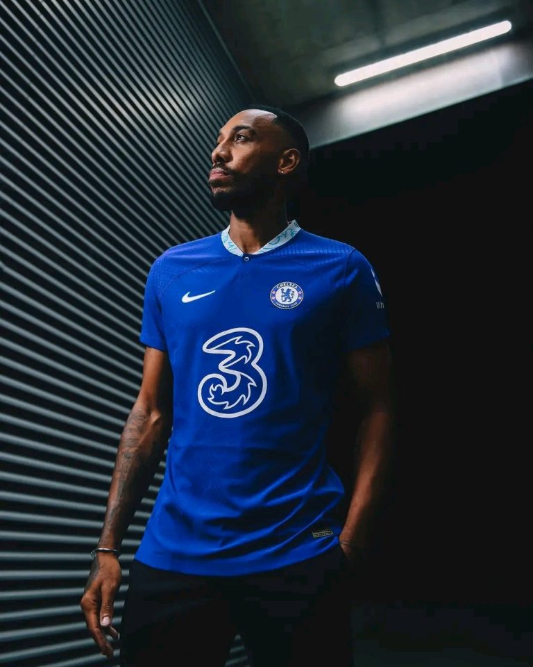 OFFICIAL: Chelsea sign forward Aubameyang from Barcelona